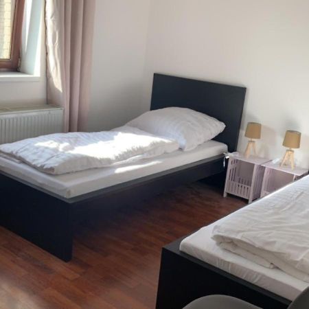 Zimmer In Wohnung, Monteure, Zentral, Enger Экстерьер фото